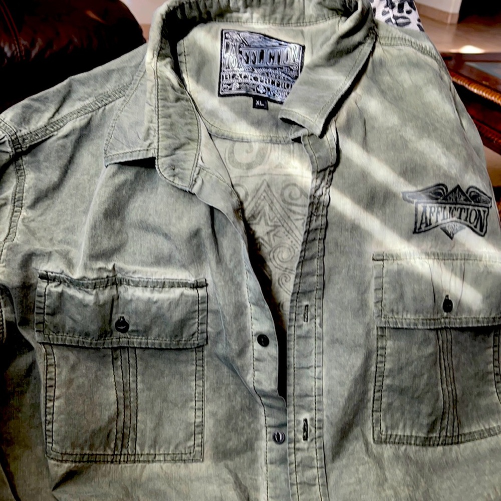 Affliction button up men’s shirt xl